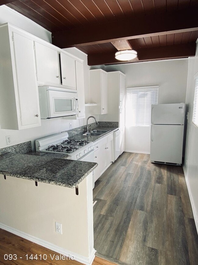 Building Photo - 14410 Valerio St