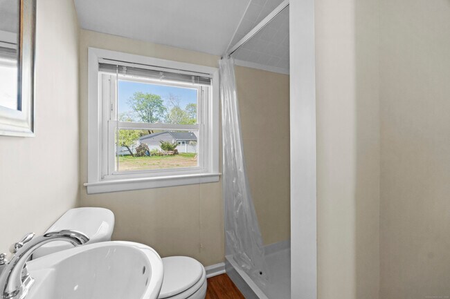 Building Photo - 671 Cornwall Ave