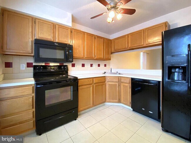 Building Photo - 1110 S Kenwood Ave