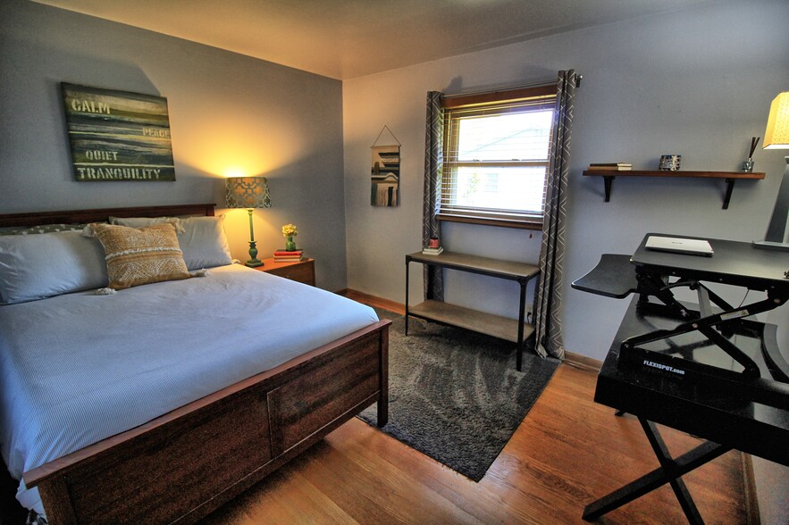 Building Photo - 12049 W Grange Ave