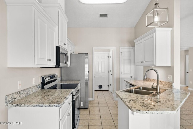 Building Photo - 615 Poinsettia Ct