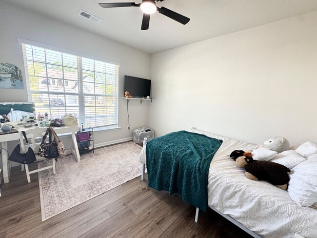 Building Photo - Spacious 4-Bedroom Home w/ 3 Full Baths on Somerset Lane in Central, SC