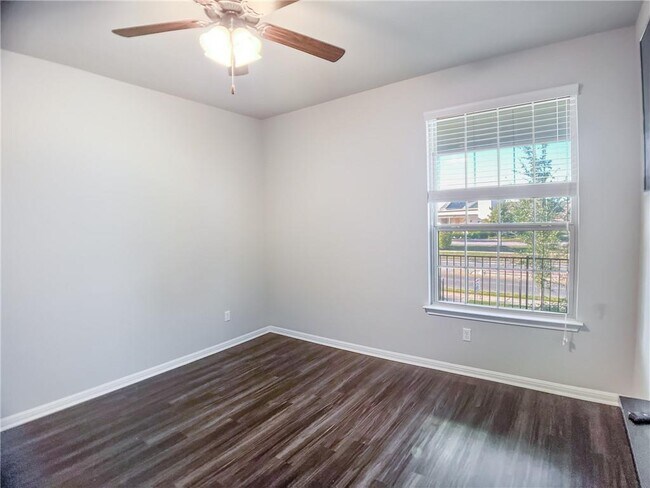 Building Photo - 308 S Brook Dr