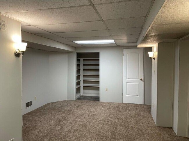 Building Photo - Beautiful Brick Home! 5 Bed 2 Bath Home fo...