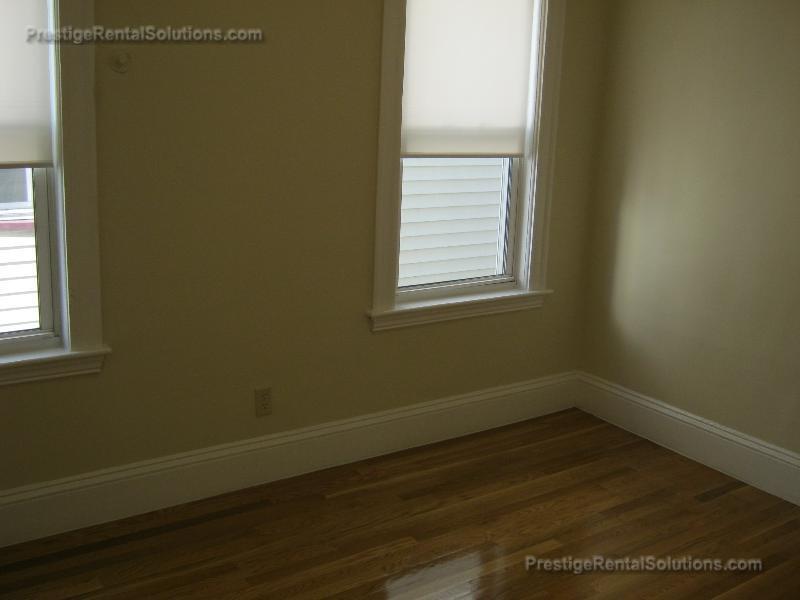 Building Photo - 21 Roseclair St