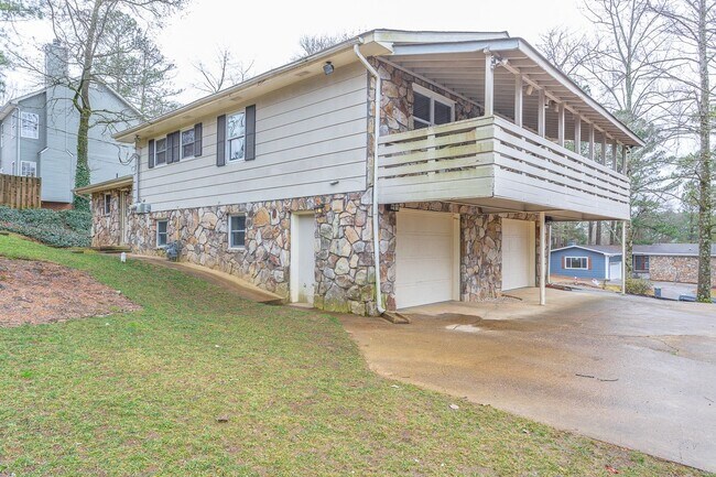 Building Photo - 4 Bedroom Rental in East Brainerd!