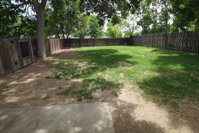 Building Photo - Great Duplex with Fenced Yard & Garage