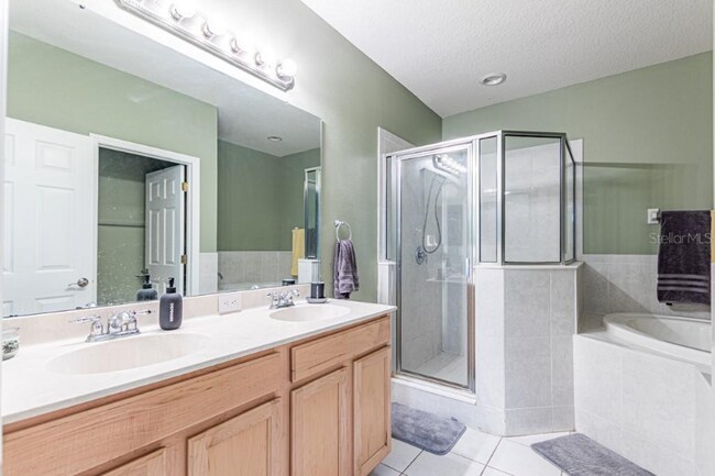 Building Photo - 9905 Serona Blf Wy