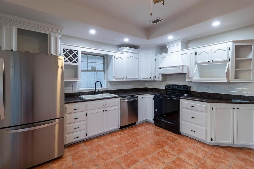 Building Photo - 7105 N 5th St