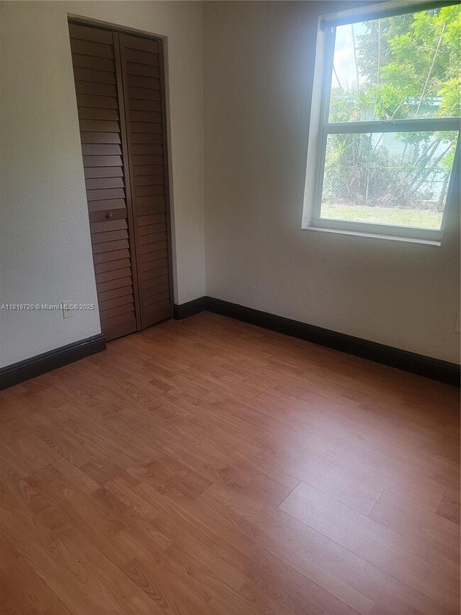 Building Photo - 1571 NE 43rd Ct