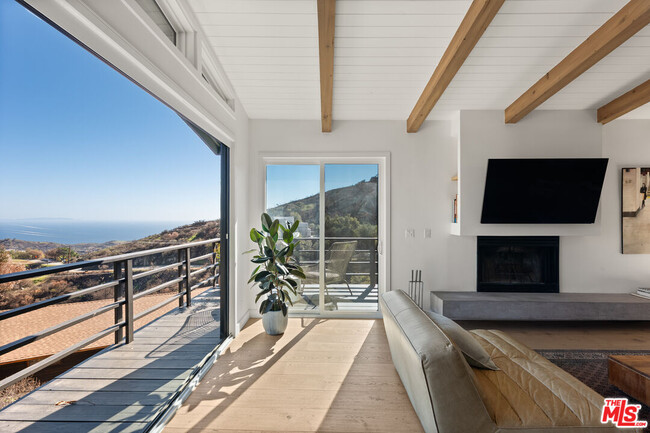 Building Photo - 21625 Saddle Peak Rd