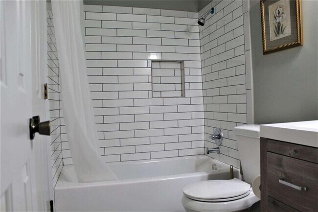 Building Photo - 1068 Falling Water Dr