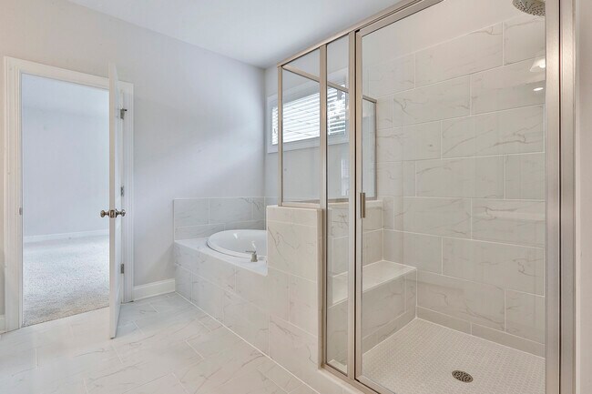 Building Photo - 335 Caledonia Ct