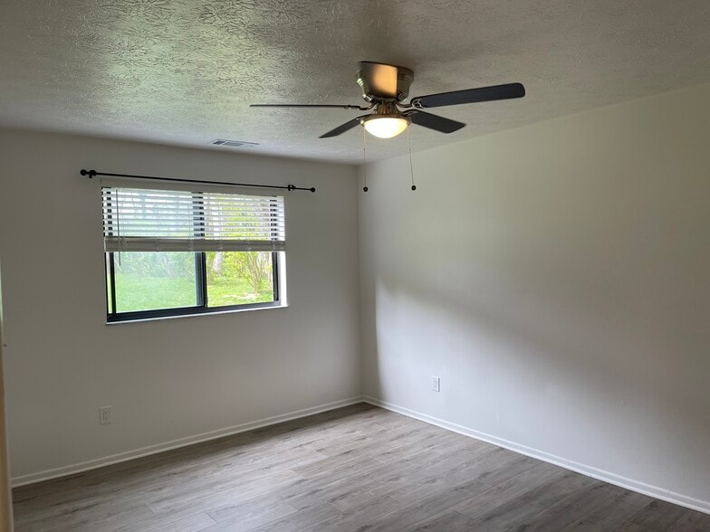 Building Photo - 7214 Creekview Dr