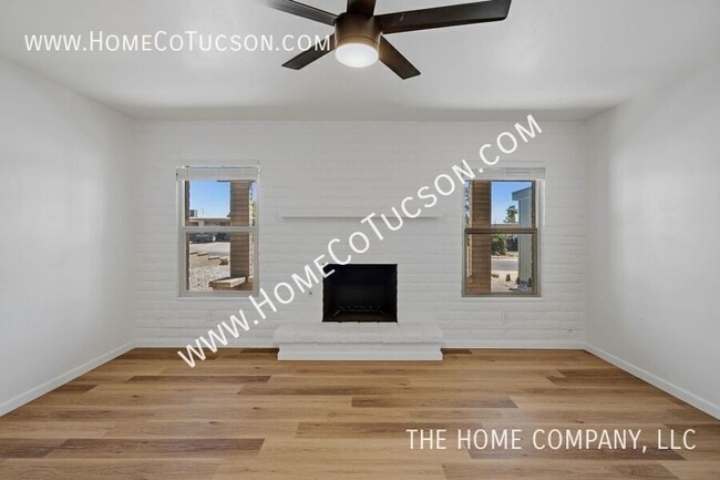 Building Photo - 7461 E Victoria Dr