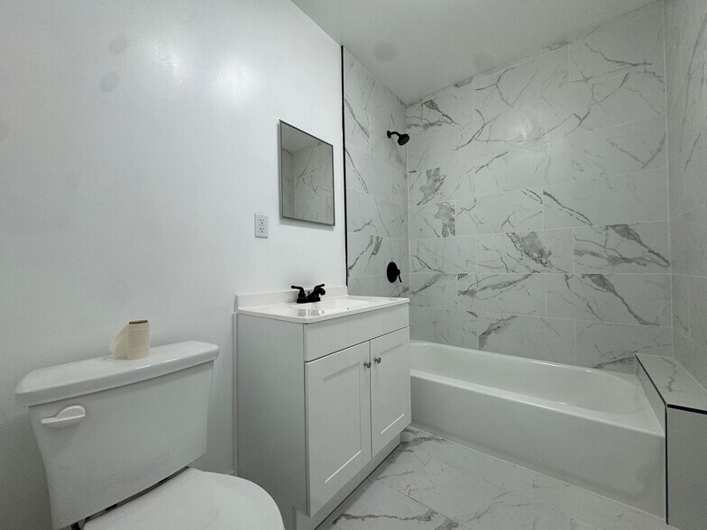 Building Photo - 5319 S Hoover St