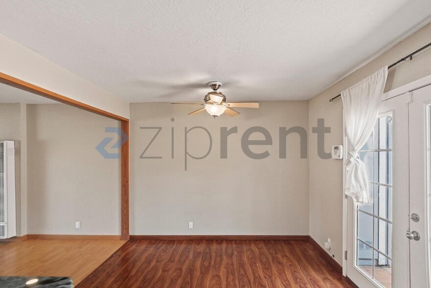 Building Photo - 3298 Cropley Ave
