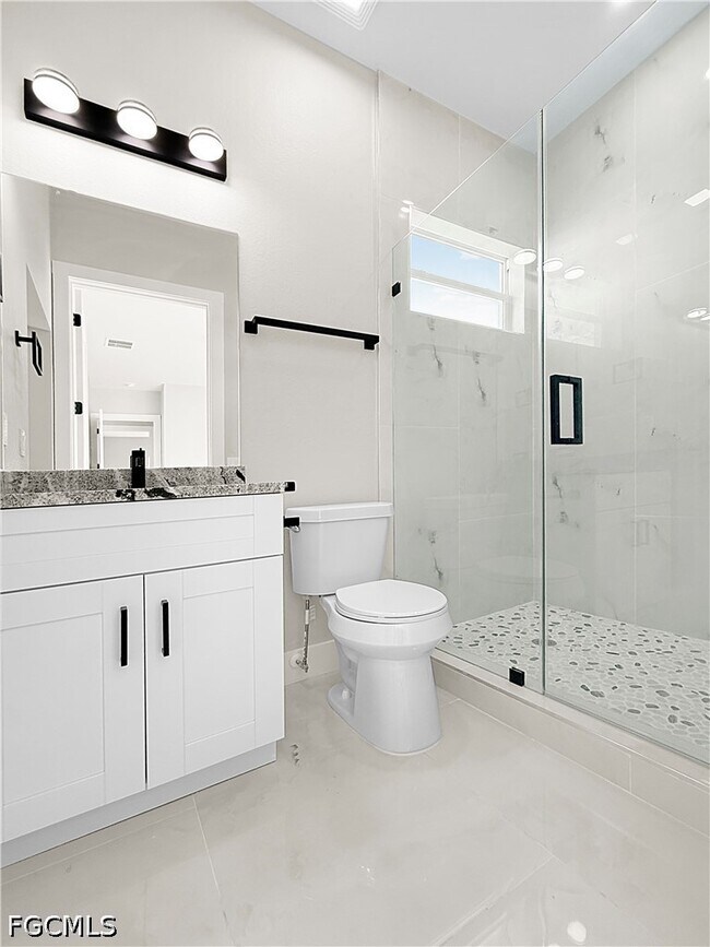 Building Photo - 303 NW 26th Ave