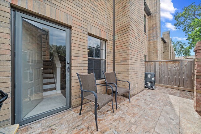 Building Photo - 9850 Pagewood Ln