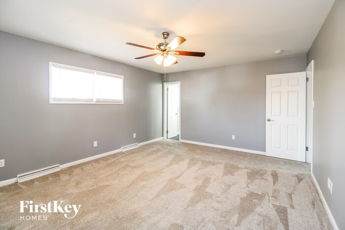 Building Photo - 2112 Pebble Dr