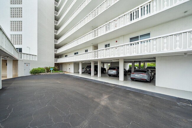 Building Photo - 301 Lake Shore Dr