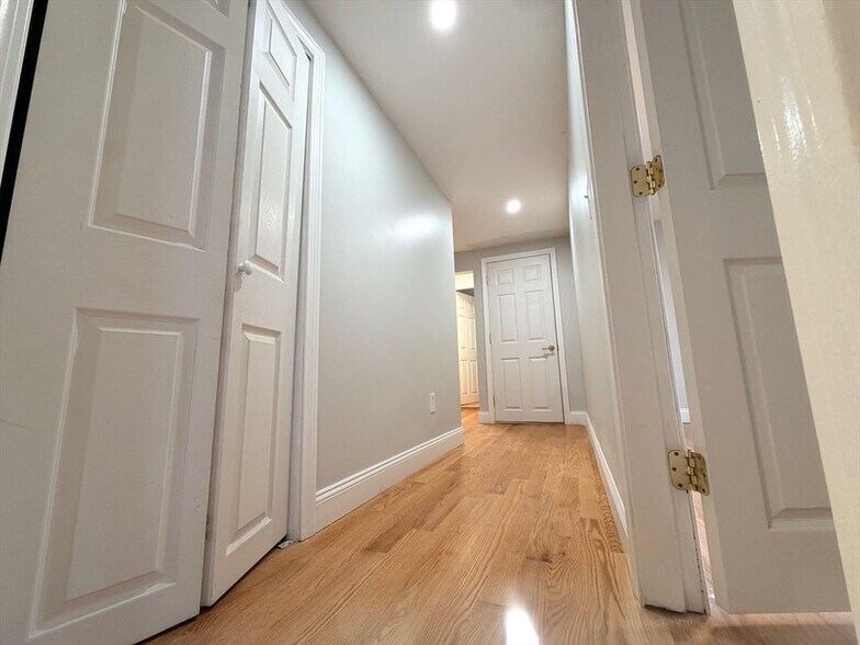 Building Photo - 44 Franklin St