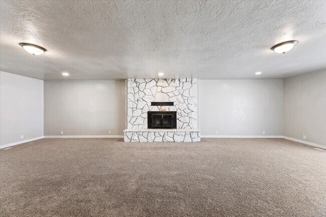 Building Photo - Spacious Middleton Home, Utilities & Lawn Care Included
