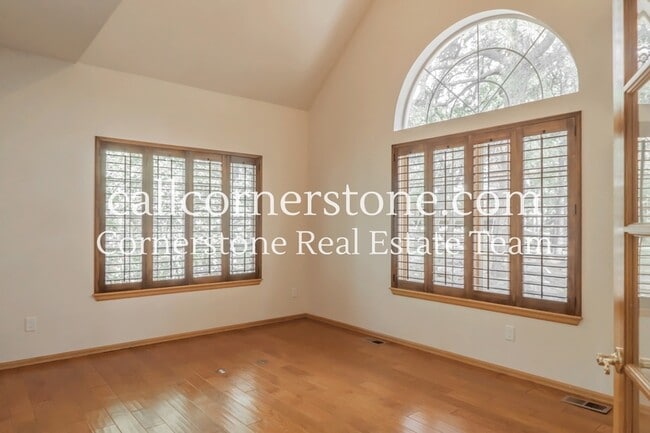 Building Photo - 5535 Jarman St