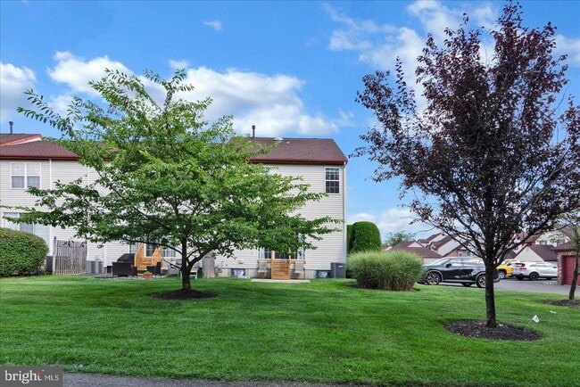 Building Photo - 751 Chanticleer