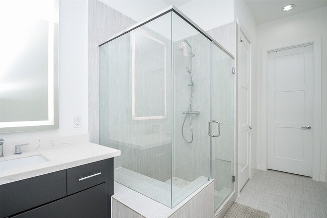 Building Photo - 2412 Canal St