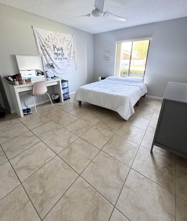 Building Photo - 2114 SW Silver Pine Way
