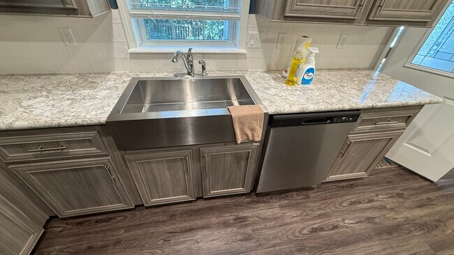 Building Photo - 503 BLUE GINGER Ln