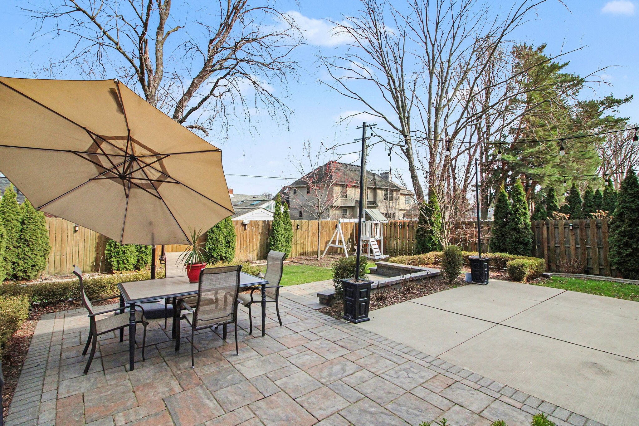 Building Photo - 3906 Hillside Dr