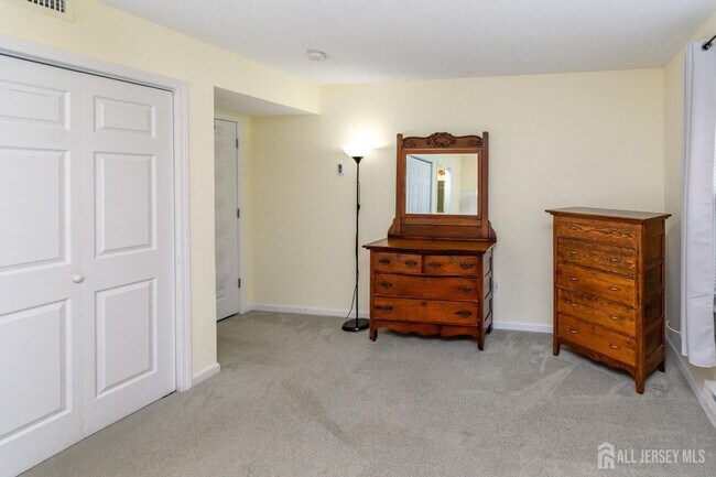 Building Photo - 456 Roxbury Ln