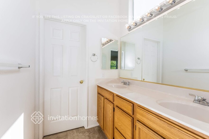 Building Photo - 8710 Clear Star Ct