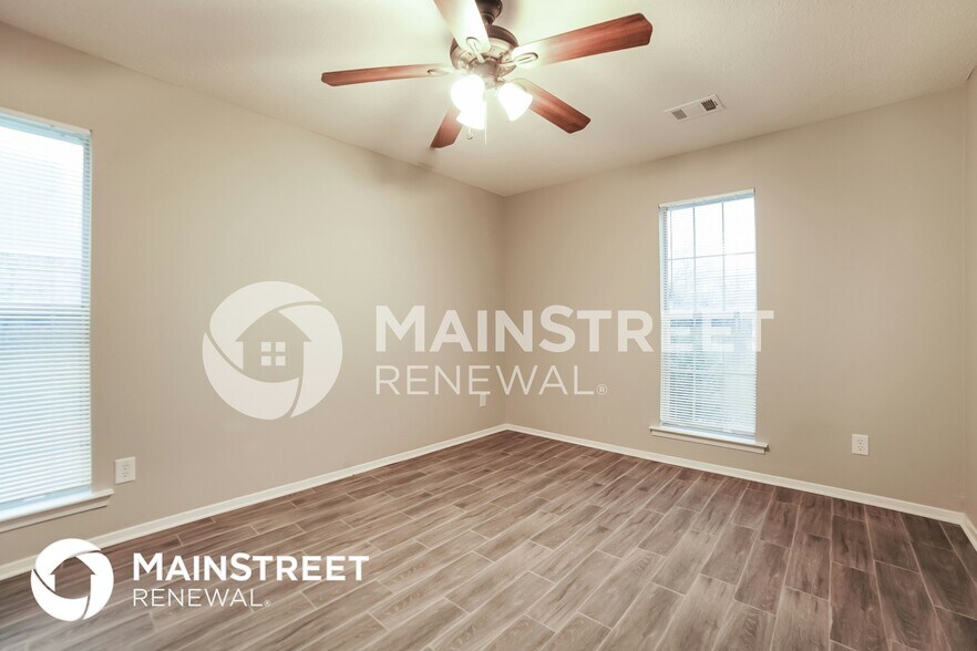 Building Photo - 3805 Ivanhoe Dr