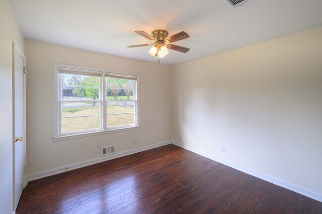 Building Photo - Updated 3BR Home with Fenced Yard on Quiet Street in Lake City