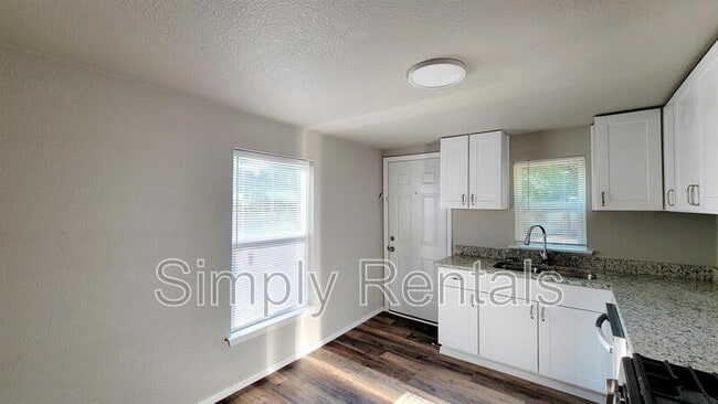 Building Photo - 1221 Stanford St