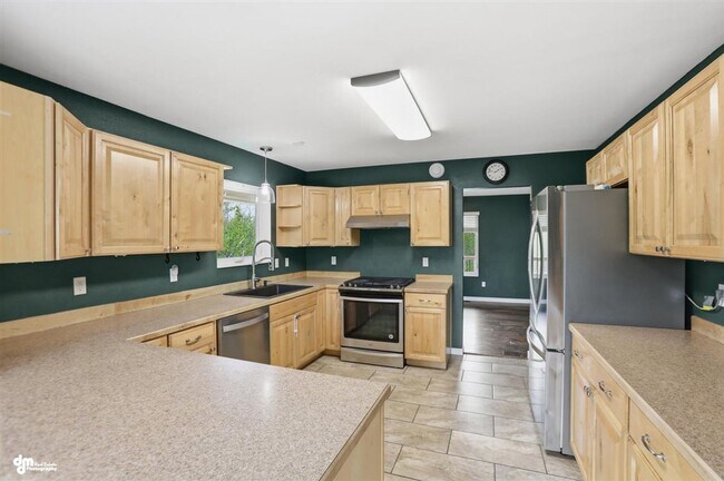 Building Photo - Luxury Alaska Living with Room to Spread Out — Mountain Views, Massive Garage & Incredible Commut...