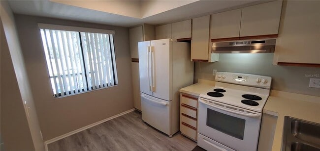 Building Photo - 7866 Eagle Creek Dr
