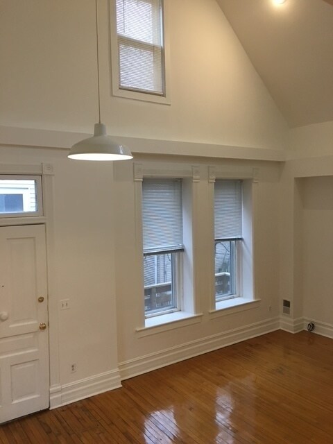 Building Photo - 3018 N Racine Ave