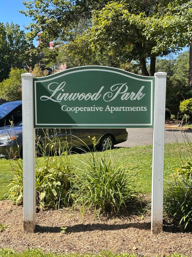 Building Photo - 411 Park Pl