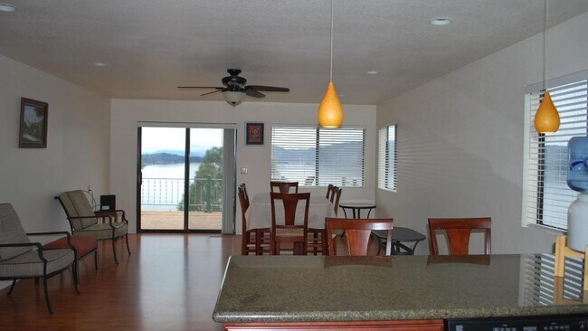 Building Photo - 10448 Edgewater Dr