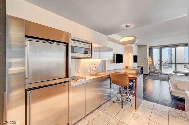 Building Photo - Palms Studio w/ Strip View & BALCONY ACCES...