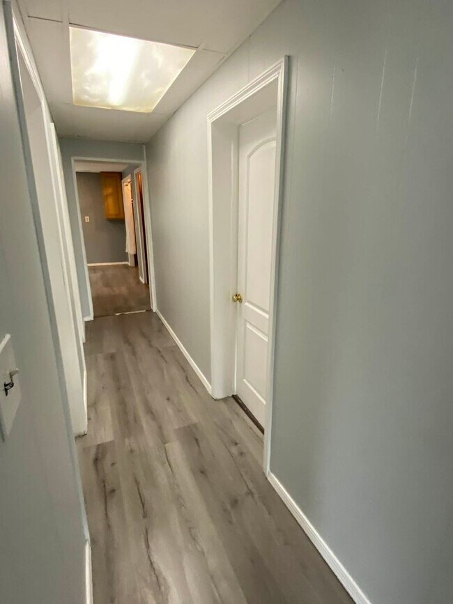 Building Photo - 427 3rd Ave