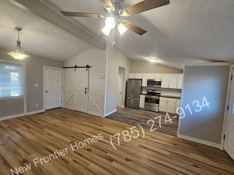 Building Photo - 122 Albany St