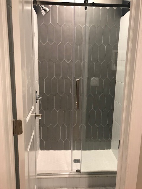 102 Bathroom - 3505 Race St
