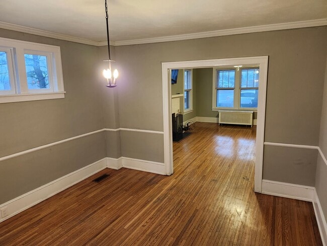 Building Photo - SHORT TERM Single Family 5 BR House in Harrisonburg Available NOW