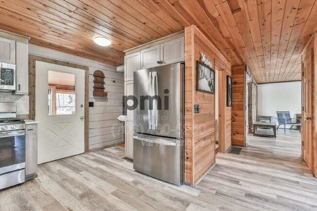 Building Photo - 230 Silver Maple Ln