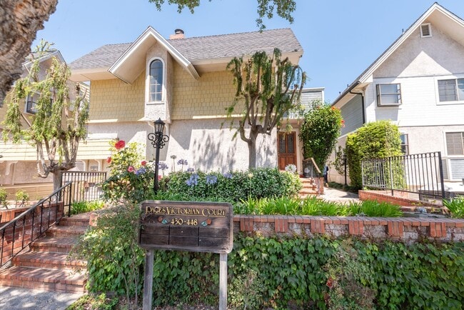 Primary Photo - Updated private 2 bedroom/2.5 townhouse in...